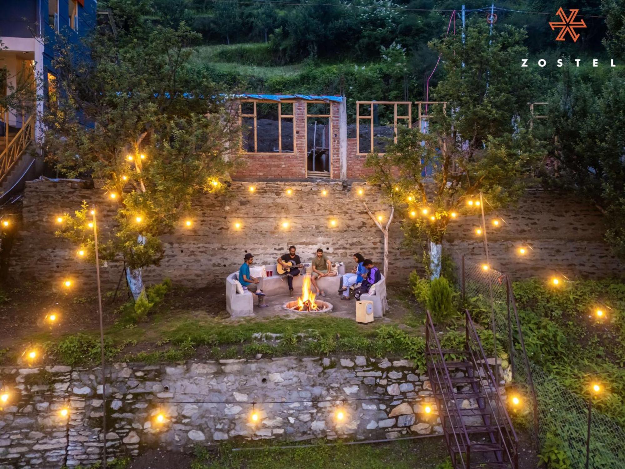 Zostel Shoja, Jibhi Hostel Exterior photo